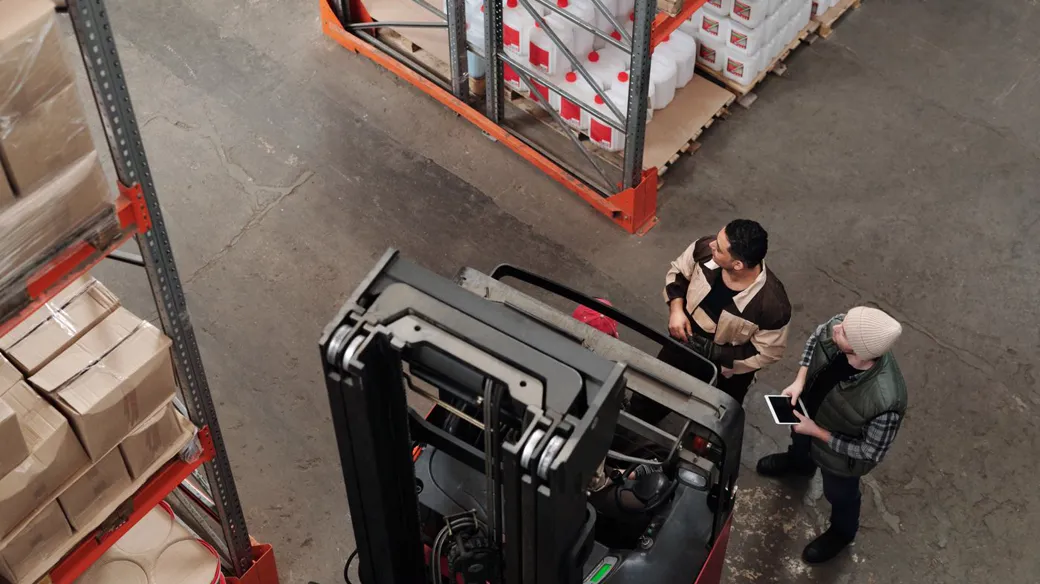 Bộ phận nhân sự chuẩn bị báo cáo tình hình sử dụng lao động và bảo hiểm xã hội