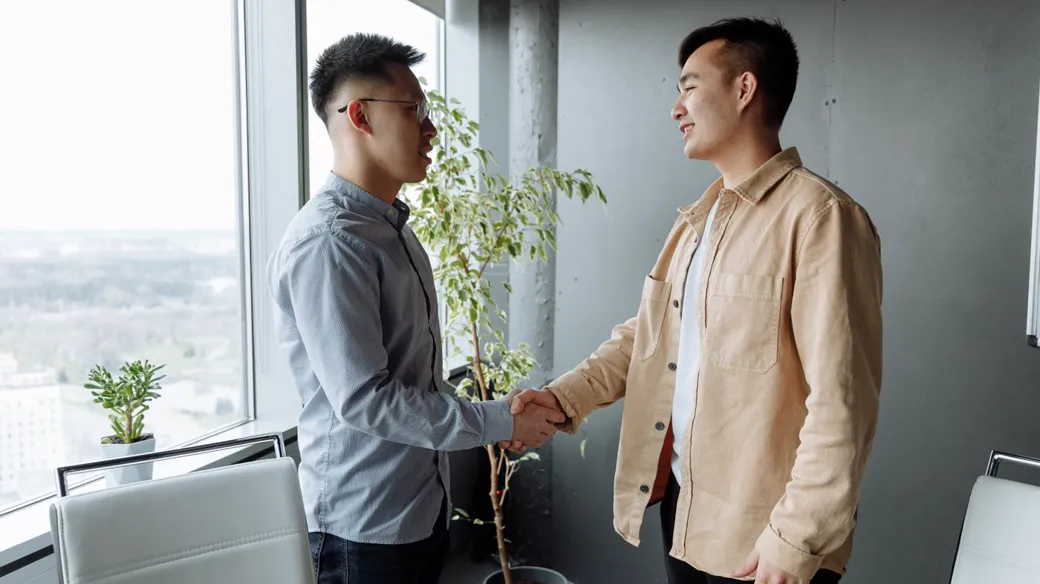Kế toán rà soát hồ sơ, chứng từ giấy trước khi lập quyết toán năm