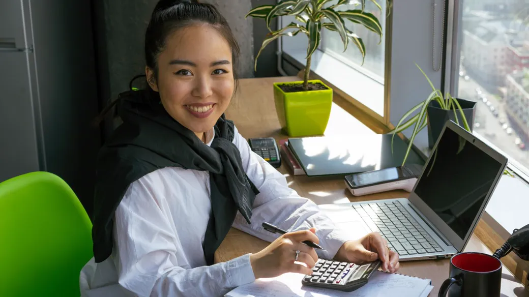 Kế toán lập hóa đơn điện tử trên máy tính cho doanh nghiệp mới