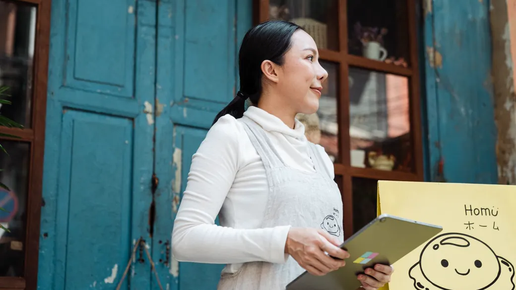 Chủ doanh nghiệp mới thành lập đánh dấu checklist công việc sau khi nhận giấy chứng nhận